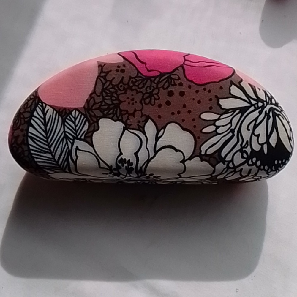 Vera Bradley Clamshell glasses Case - Picture 3 of 5